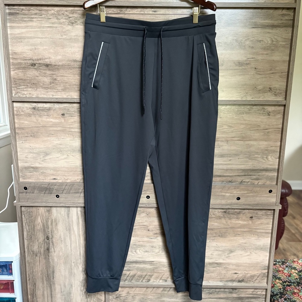 32 Degrees Men's Black Jogger Sweatpants with Reflective Trim